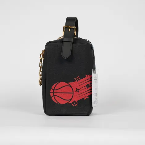 EVERYDAY BAGS NEW Louis Vuitton X NBA Cloakroom Dopp Kit Hero Black Monogram Canvas 5 ~item/2024/10/2/lux09353_2